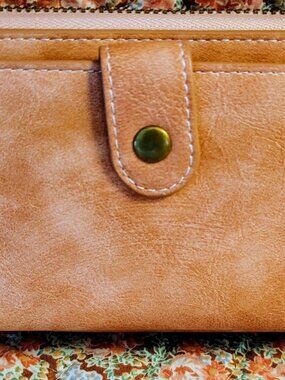 NWOT Pola Brown Faux Leather Womens Wallet